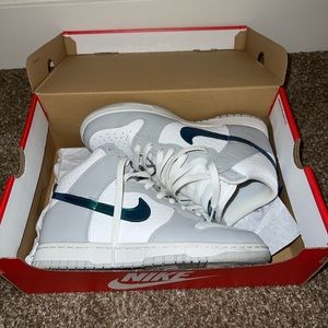 Nike dunk high size 8